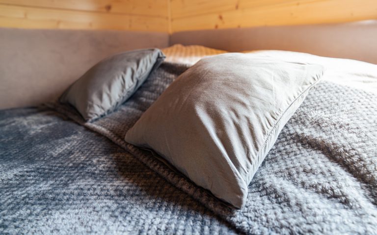 kamila-weder-photography-leleszki-domek-na-mazurach-sypialnia_3