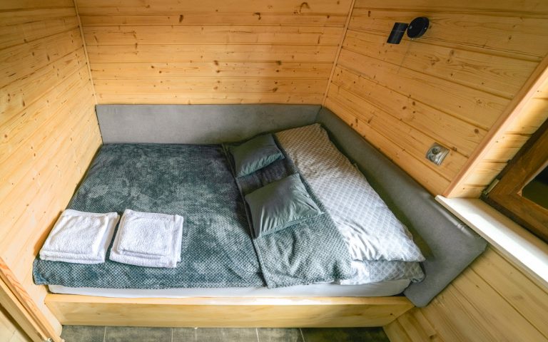 kamila-weder-photography-leleszki-domek-na-mazurach-sypialnia_4